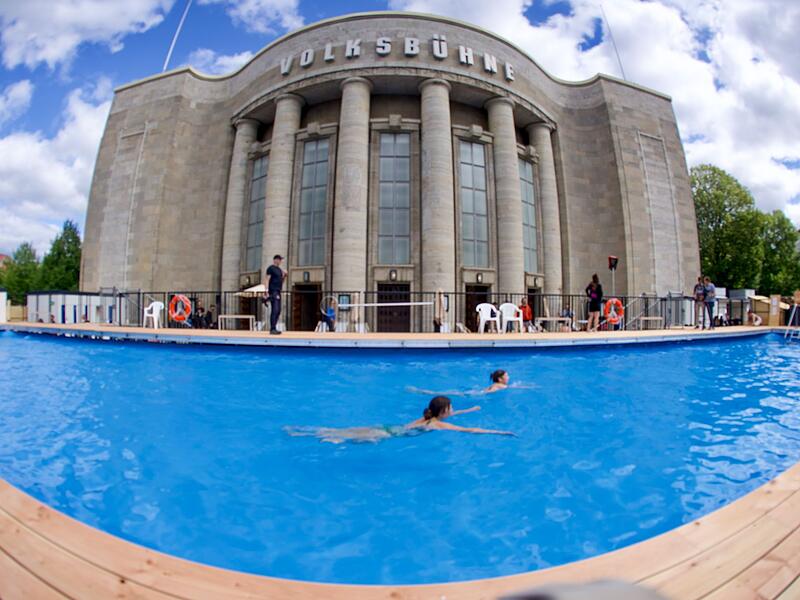 Baden vor der Volksb&uuml;hne