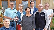 Die Vorstandsmitglieder mit Bürgermeister Andreas Hofmann (Dritter v. r.) und Gemeinderat Franz Spindler (Zweiter v. r.): Johannes Weidner, Stefan Kabitz, Hannelore Bartha, Sandra Reier und Robert Wodarg. Die Vorstandsmitglieder mit Bürgermeister Andreas Hofmann (Dritter v. r.) und Gemeinderat Franz Spindler (Zweiter v. r.): Johannes Weidner, Stefan Kabitz, Hannelore Bartha, Sandra Reier und Robert Wodarg.