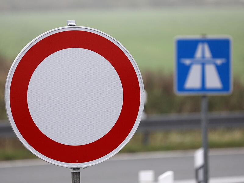 Sperrung einer Autobahn Sperrung einer Autobahn