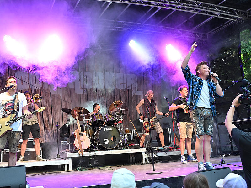 &bdquo;Danke f&uuml;r diesen Hammer Abend Pretzfeld&ldquo;, schreiben die Dorfrocker auf Instagram. Das 1. Keller-Open-Air auf dem Pretzfelder wird zum vollen Erfolg &ndash; hier gibt*s die sch&ouml;nsten Fotos.