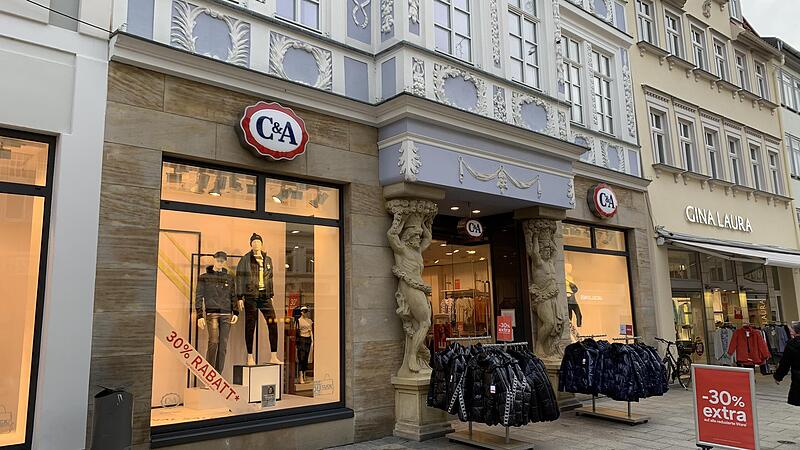 Bis Ende 2020 befand sich in der Spitalgasse 12-14 in Coburg eine Filiale von „C&A“. Bis Ende 2020 befand sich in der Spitalgasse 12-14 in Coburg eine Filiale von „C&A“.