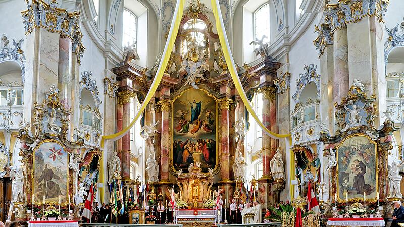 Bayerischen Wollk&ouml;nigin Franziska II.  in Vierzehnheiligen gek&uuml;rtBayerischen Wollk&ouml;nigin Franziska II.  in Vierzehnheiligen gek&uuml;rt