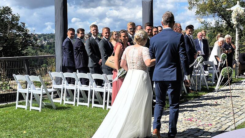 Braut und BrautvaterHeiraten auf der Festung Rosenberg in Kronach