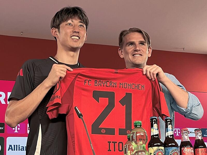 Hiroki Ito (l) und Sportdirektor Christoph Freund