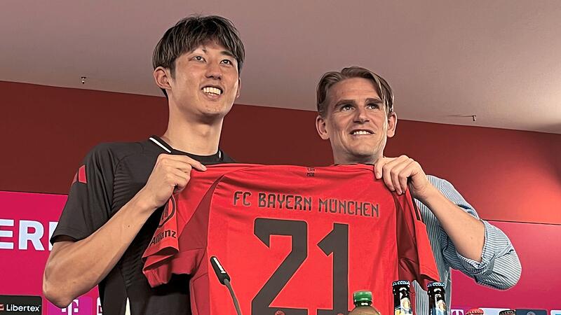 Hiroki Ito (l) und Sportdirektor Christoph Freund
