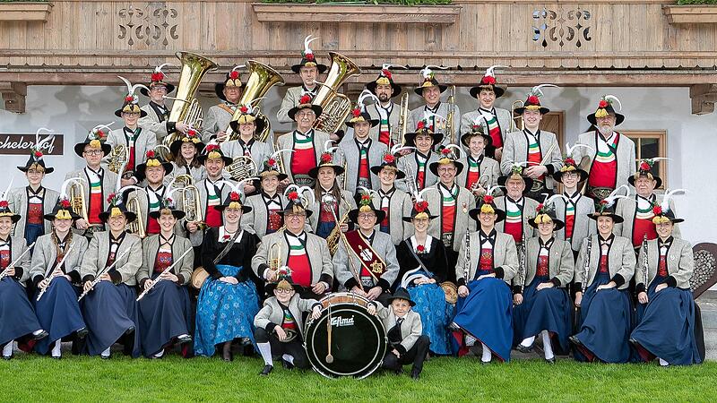 Die Bundesmusikkapelle Strass in der traditionellen Zillertaler Tracht.