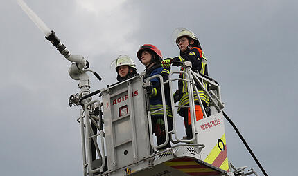 Frauen&uuml;bung der Landkreisfeuerwehren in D&ouml;rfles-Esbach