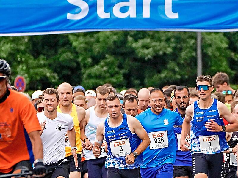 Start des 44. VR-Bank-Hauptlaufs &bdquo;Rund um die Veste Coburg&ldquo;. Hagen Lehmann