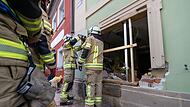 Auto kracht in Hauswand Auto kracht in Hauswand