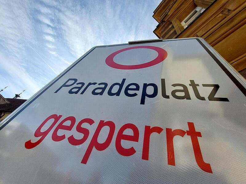Ab dem 15. August 2022 wird der Kreisverkehr am Paradeplatz auch noch gesperrt. Dies wird bis Ende November andauern.Forchheim & Fränkische Schweiz Ab dem 15. August 2022 wird der Kreisverkehr am Paradeplatz auch noch gesperrt. Dies wird bis Ende November andauern.Forchheim & Fränkische Schweiz