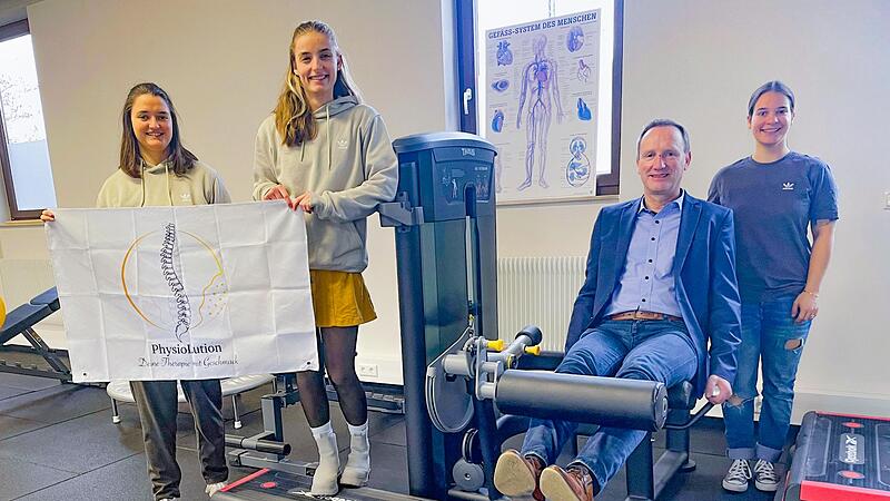 B&uuml;rgermeister Michael Ziegler testete kurz seine Bein-Fitness.