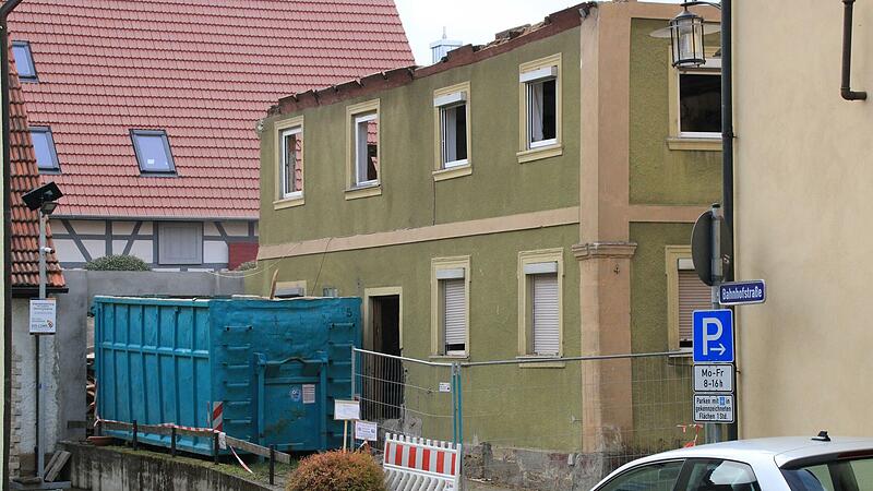 So viel war vom Haus in der Bahnhofstraße 4 am Dienstag noch zu sehen.