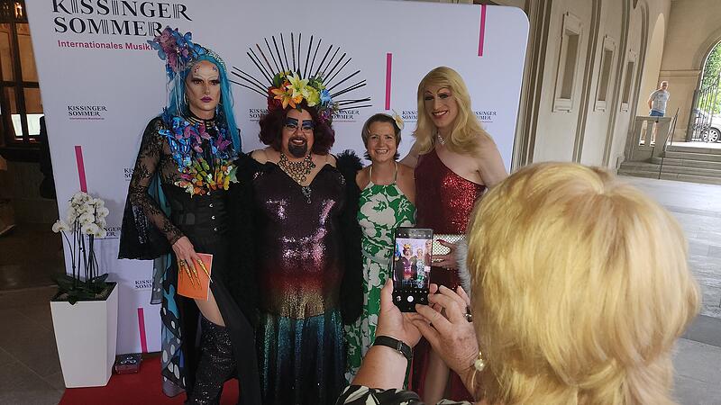 Sie waren das beliebteste Fotomotiv des Kissinger Sommer 2024: die Dragqueens aus Berlin.