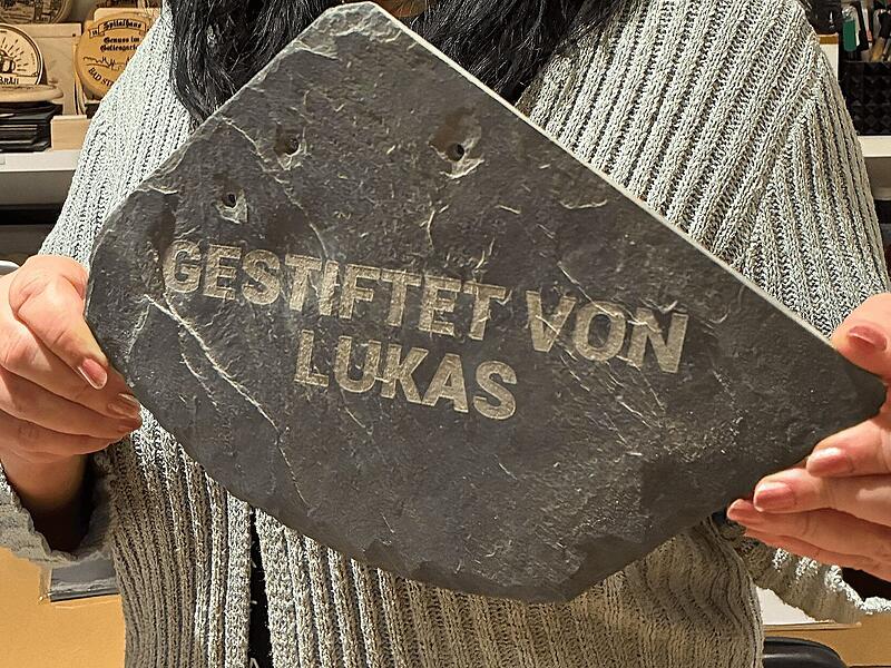 F&uuml;nf verschiedene Schriftarten stehen f&uuml;r die Gravur der Schieferplatte zur Verf&uuml;gung.