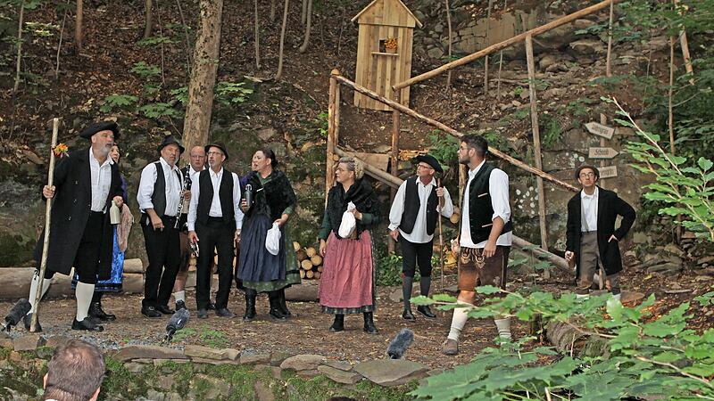 Laiendarsteller aus Neuengrün und Umgebung führten nach zehn Jahren auf der Naturbühne unter der Regie von Udo Braunersreuther wieder das Legendenspiel auf. Dafür gab es viel Beifall vom zahlreich erschienenen Publikum.