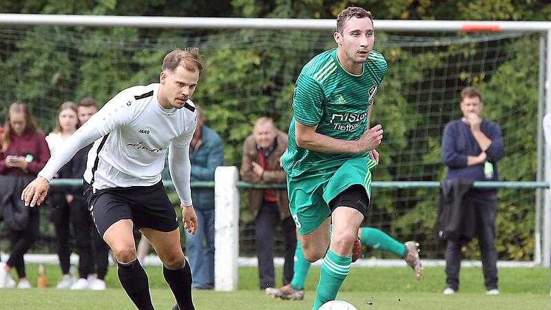 F&uuml;nf Tore und zwei Vorlagen hat Jan V&ouml;lkl (rechts) in elf Spielen f&uuml;r den TSV Schammelsdorf bereits beigesteuert.
