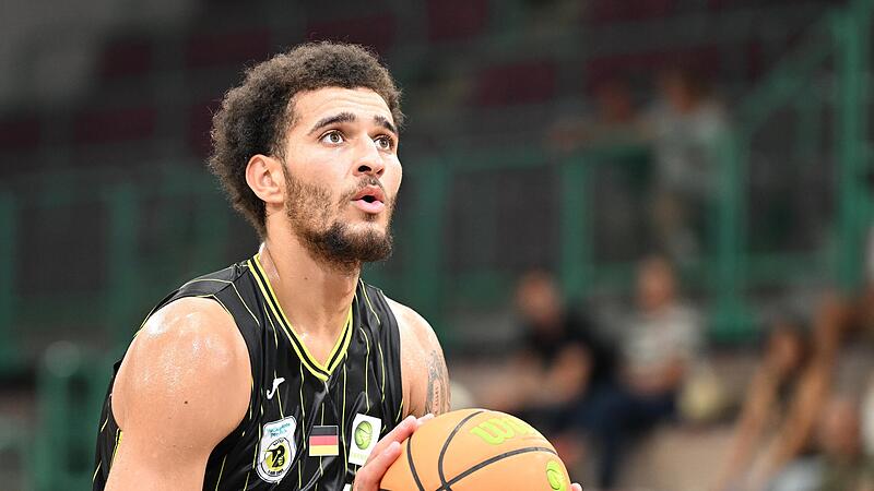 Sport Basketball 2. Bundesliga PROA Saison 2026 / 2027 Privatspiel Samstag 05.09.2026 Bayreuth Oberfrankenhalle MpK-Cup kleines Finale Spielbeginn 15.00 h MpK Bayreuth gegen Nitra Blue Wings Halbzeitergebnis 43:47 Endstand Collin Metcalf Freiwurf Sport Basketball 2. Bundesliga PROA Saison 2026 / 2027 Privatspiel Samstag 05.09.2026 Bayreuth Oberfrankenhalle MpK-Cup kleines Finale Spielbeginn 15.00 h MpK Bayreuth gegen Nitra Blue Wings Halbzeitergebnis 43:47 Endstand Collin Metcalf Freiwurf
