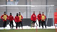 Bei winterlichen Temperaturen am Home Ground Herzogenaurach: Die Mannschaft des 1. FC N&uuml;rnberg.