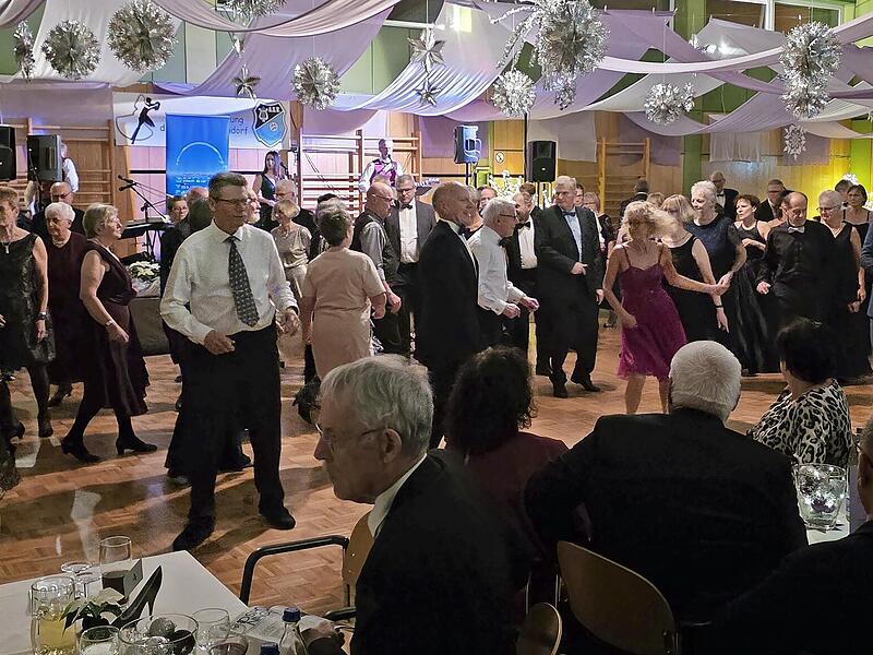 Beim Flashmob f&uuml;llt sich die Tanzfl&auml;che in Windeseile.