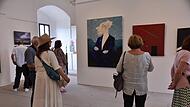 Anita Magdalena Franz (links) und OB Ingo Lehmann zusammen mit Brigitte Böhler, die in diesem Jahr die Sonderausstellung bestückte.
