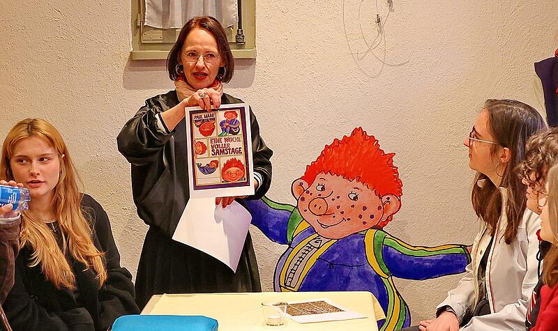 Kuratorin Dagmar Stonus präsentiert vor Studierenden der Uni Bamberg das Konzept für das Paul-Maar-Museum. Kuratorin Dagmar Stonus präsentiert vor Studierenden der Uni Bamberg das Konzept für das Paul Maar-Museum.