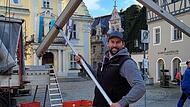 Bastian Schuhmann, hier beim Aufbau der Kulma-Alm 2022, will von November bis Januar am Marktplatz wieder eine Attraktion bieten. Bastian Schuhmann, hier beim Aufbau der Kulma-Alm 2022, will von November bis Januar am Marktplatz wieder eine Attraktion bieten.