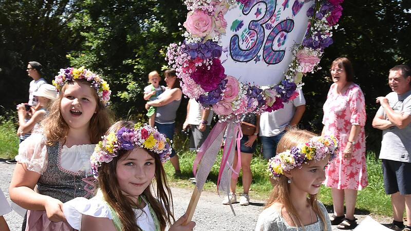 Die Mainleuser Kinder feierten am Samstagnachmittag ein buntes Wiesenfest an der Sommerhalle.