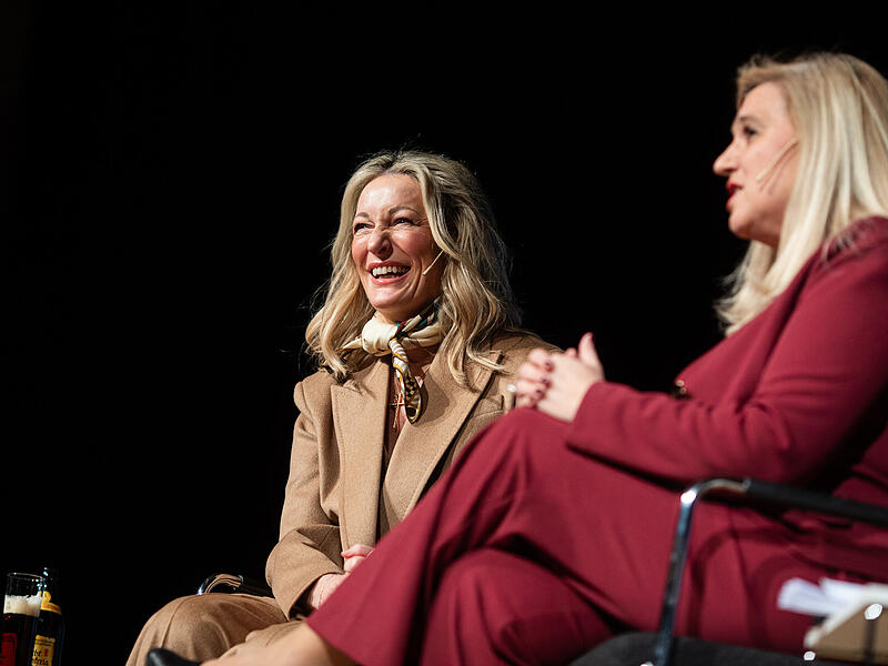 Monika Gruber und Melanie Huml diskutierten über Meinungsfreiheit und Toleranz Monika Gruber und Melanie Huml diskutierten über Meinungsfreiheit und Toleranz
