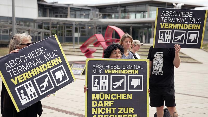 Kundgebung gegen den Bau eines Abschiebeterminals