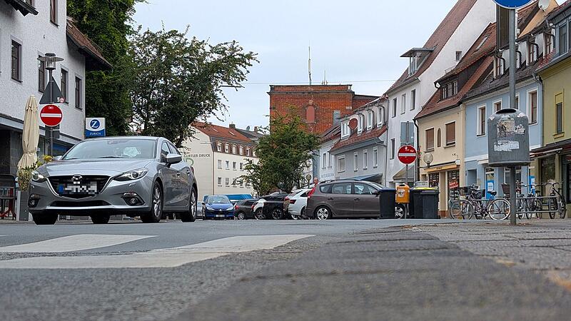 In der Hornschuchallee in Forchheim gibt es kaum noch B&auml;ume. Das soll sich jetzt &auml;ndern - mit mobilen L&ouml;sungen.