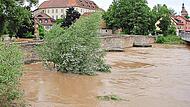 Extremereignisse wie der Starkregen am 17. Juli lassen auch den Pegel der Aisch (hier ein Archivbild vom Hochwasser im Juli 2021) immer wieder ansteigen.