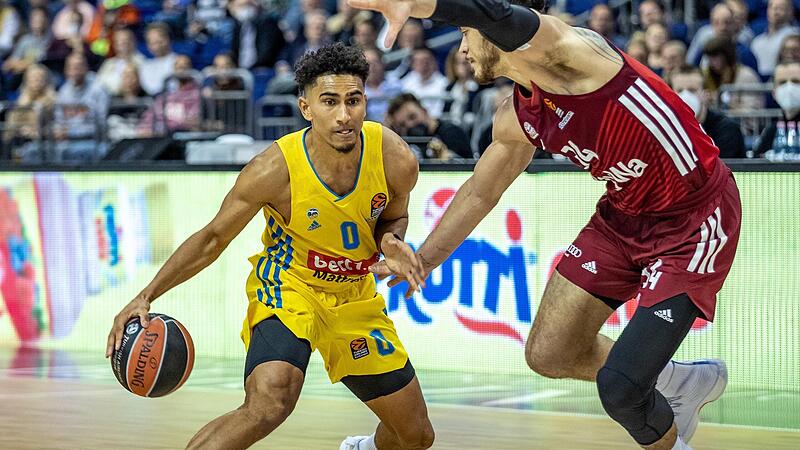 Der mit dem Gegner tanzt: Maodo Lo l&auml;sst seine Verteidiger mit geschickten Dribblings gerne ins Leere laufen, wie hier den M&uuml;nchner Gavin Schilling.