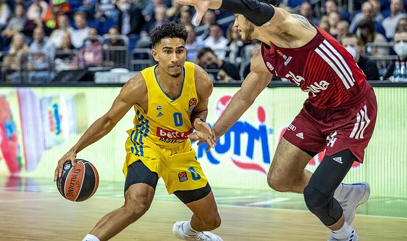 Der mit dem Gegner tanzt: Maodo Lo lässt seine Verteidiger mit geschickten Dribblings gerne ins Leere laufen, wie hier den Münchner Gavin Schilling. Der mit dem Gegner tanzt: Maodo Lo lässt seine Verteidiger mit geschickten Dribblings gerne ins Leere laufen, wie hier den Münchner Gavin Schilling.