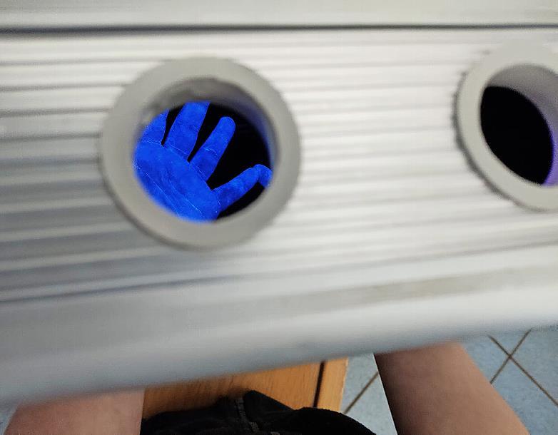 Der &bdquo;Zauberkoffer&ldquo; machte die Bakterien an den H&auml;nden sichtbar.