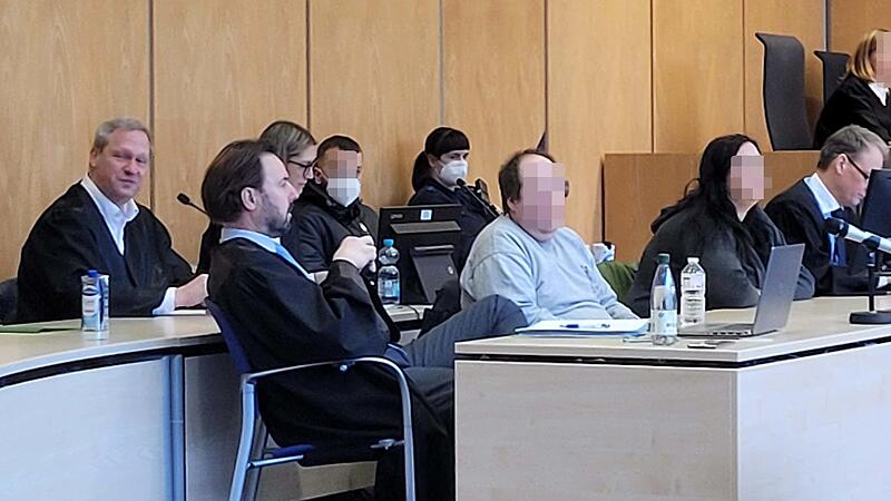 Urteilsverk&uuml;ndung nach mehreren Verhandlungstagen: Drei Haft- und eine Geldstrafe wurden am Landgericht Coburg gegen die vier Angeklagten ausgesprochen.