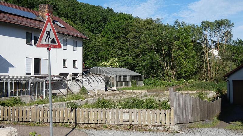 Dieses Grundstück in Trossenfurt steht bereit für einen Neubau des Kindergartens. Ob die Planungen jedoch weiterverfolgt werden, ist derzeit nicht sicher. Im Moment wird ein Konzept für eine andere Lösung erarbeitet, das dann im Gemeinderat diskut...