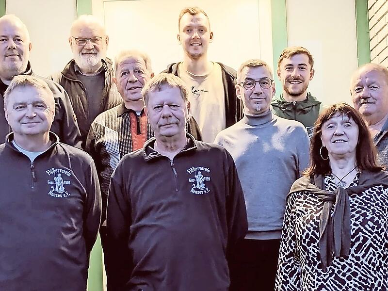 Im Bild (v. l.) Marco Hofmann, Wolfgang Schramm, Stadtrat Winfried Lebok, Wolfgang Heller, Dieter Endres, Felix Hummel, Timo Stumpf, Maximilian Schedel, Barbara Beck und Michael Schmidt.