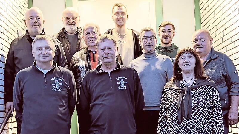 Im Bild (v. l.) Marco Hofmann, Wolfgang Schramm, Stadtrat Winfried Lebok, Wolfgang Heller, Dieter Endres, Felix Hummel, Timo Stumpf, Maximilian Schedel, Barbara Beck und Michael Schmidt.