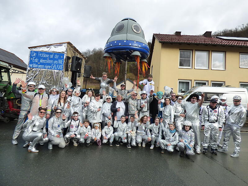 Der Faschingsumzug 2024 in Waischenfeld: bunt und voller Spitzen gegen die Bundespolitik.
