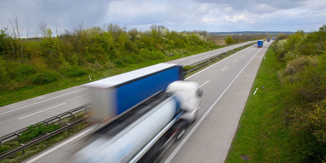 Lkw überholt auf Autobahn - wie lange darf das dauern?