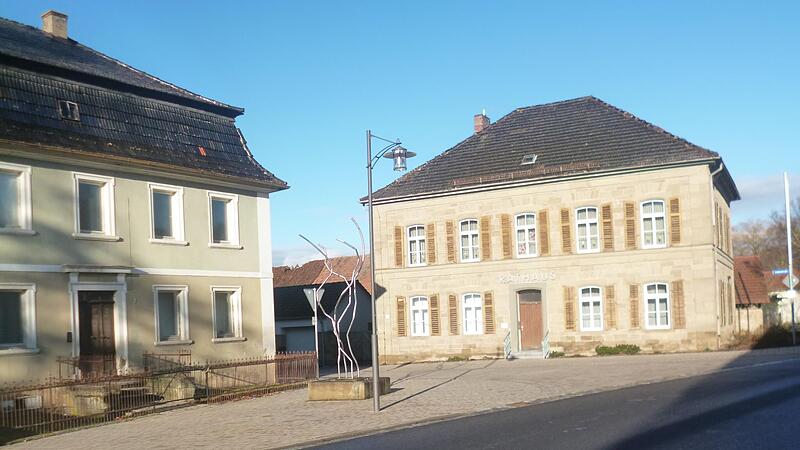 Dorfmittelpunkt Thundorf mit Rathaus Dorfmittelpunkt Thundorf mit Rathaus