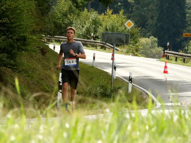 In der Gesamtwertung der Männer reichte es für Antonio Kelchner beim Fränkische-Schweiz-Marathon für Platz 17.