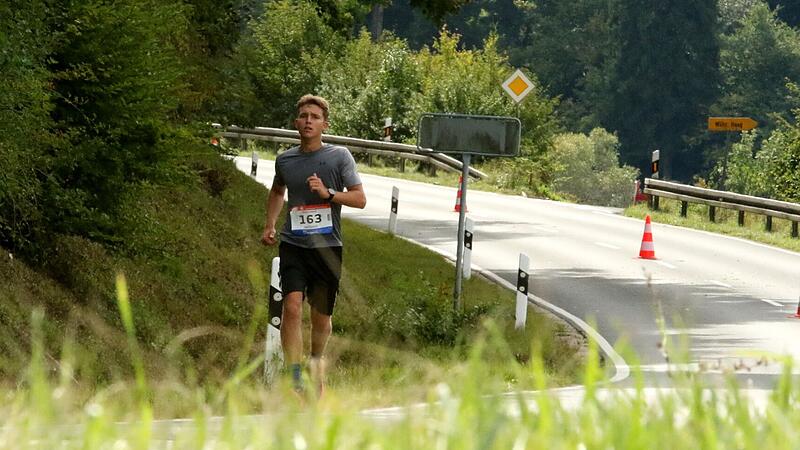 In der Gesamtwertung der Männer reichte es für Antonio Kelchner beim Fränkische-Schweiz-Marathon für Platz 17.