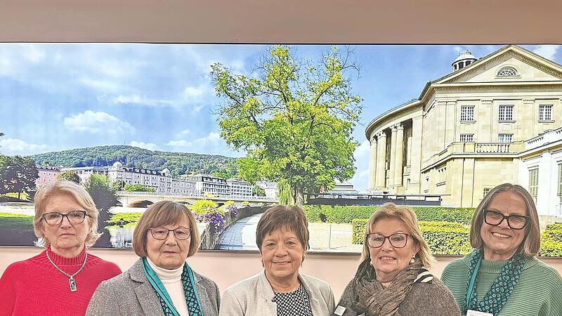 Die Gr&uuml;nen Damen des Helios St. Elisabeth-Krankenhauses Bad Kissingen engagieren sich seit 2019 ehrenamtlich als Besuchsdienst f&uuml;r Patientinnen und Patienten.