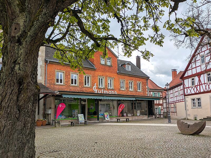 Auf der rechten Seite des "Gutmann-Hauses" wird das Caf&eacute; einziehen.