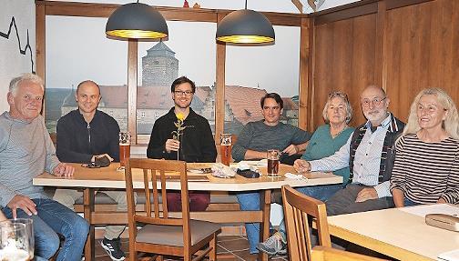 Grünen-Besuch in Kronach, von links: Franz Köstner, Maximilian Queck, der neue Bundestagsabgeordnete Johannes Wagner, Alexander Brauer, Grünen-Kreisvorsitzende Edith Memmel, Grünen-Stadtrat Peter Witton und Odette Eisenträger-Sarter