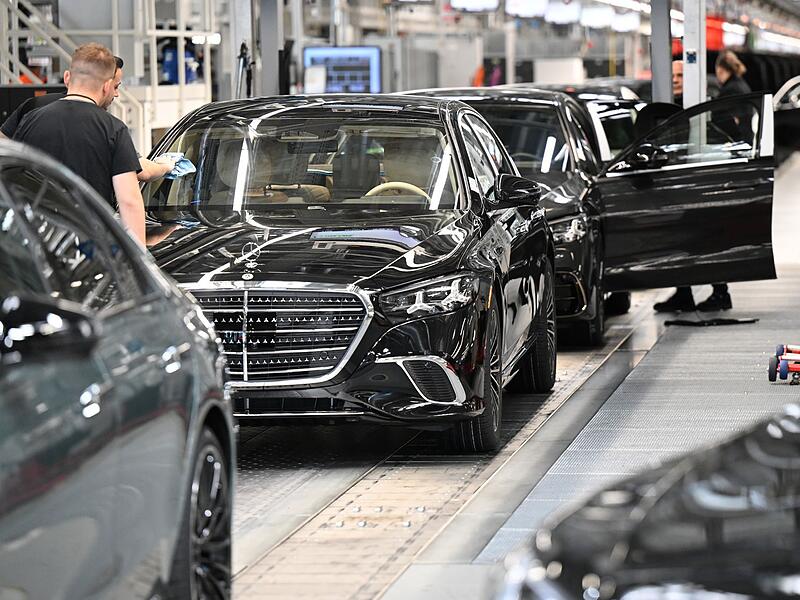 Mercedes-Benz Factory 56 Mercedes-Benz Factory 56