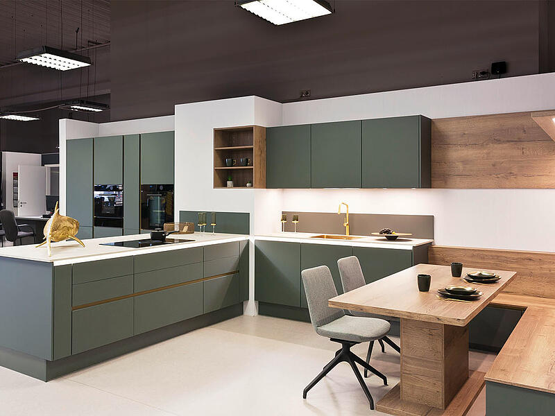 STARKK&uuml;chen Musterk&uuml;chen mit Smeg-Regal 2412