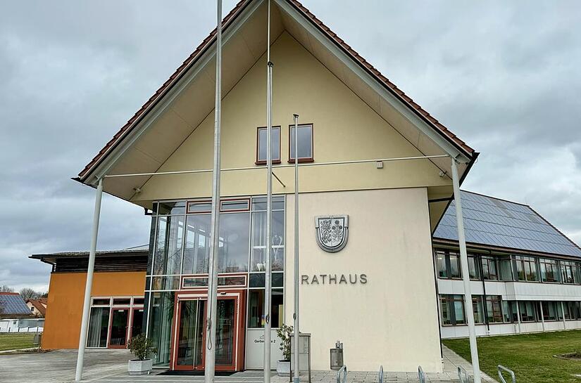 Im Rathaus in Weisendorf wurde einstimmig beschlossen, dass sich der Markt als Standort bewirbt. Im Rathaus in Weisendorf wurde einstimmig beschlossen, dass sich der Markt als Standort bewirbt.
