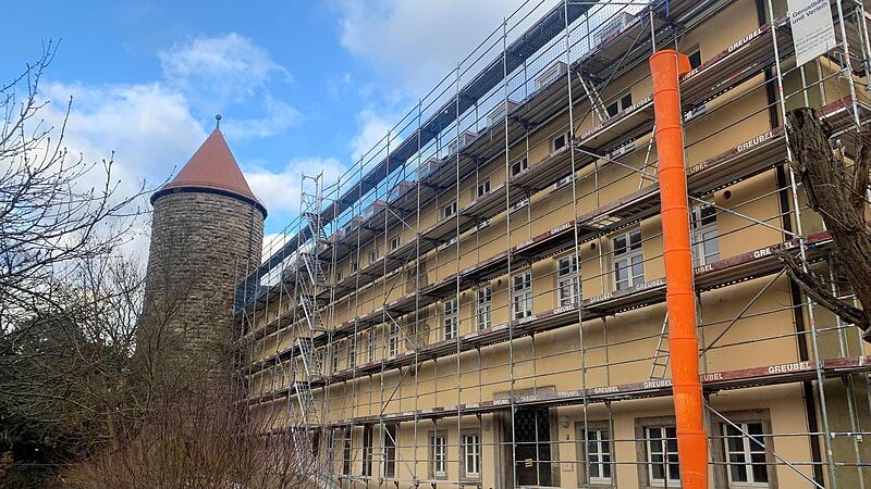 Das frühere Jugendhaus am Dicken Turm wird zum betreuten Wohnen umgebaut.